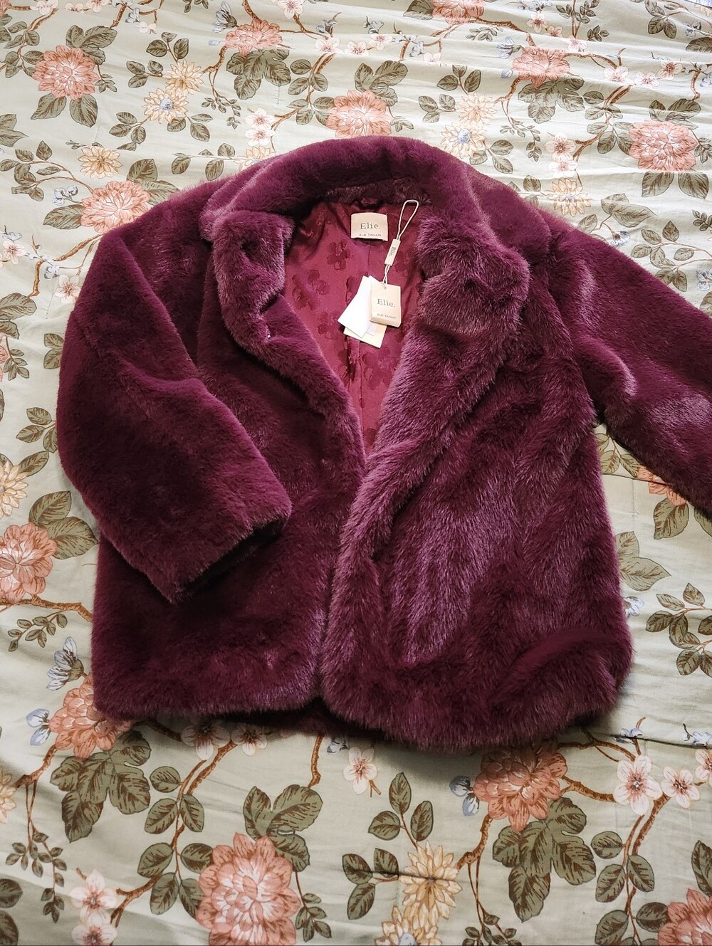 NWT Elie Tahari oversized Plush Faux Fur Coat In "Windsor Wine"